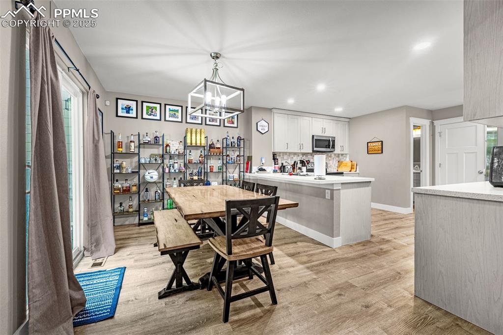 Image 11 of 36: Dining Area