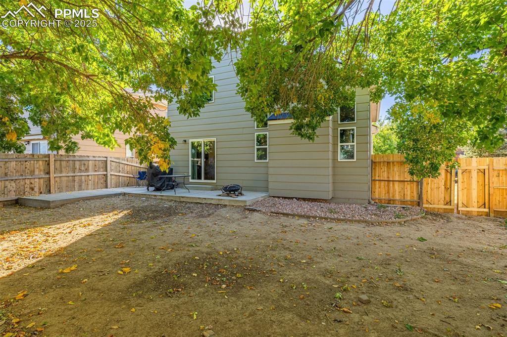 Image 27 of 36: Back of Structure