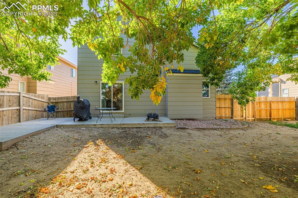 Image 28 of 36: Back of Structure