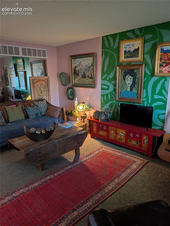 Image 11 of 25: Living room