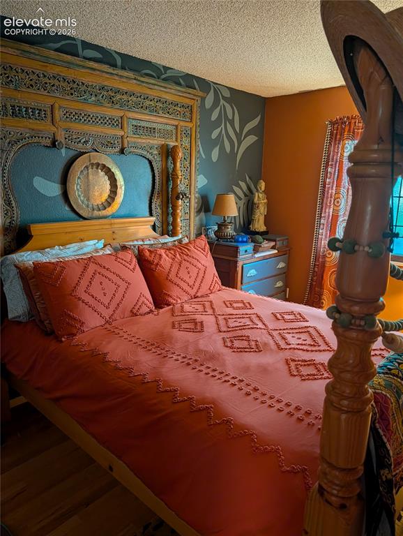 Image 13 of 25: Bedroom