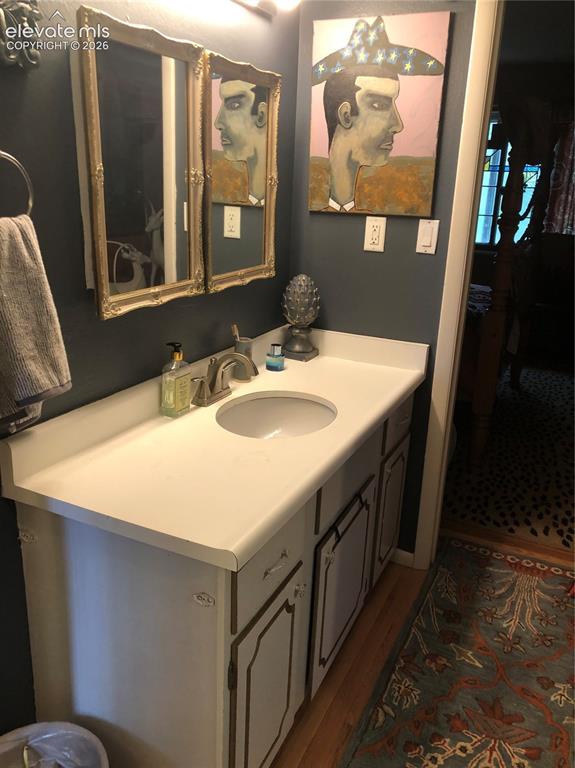 Image 15 of 25: Full bath with shower/tub