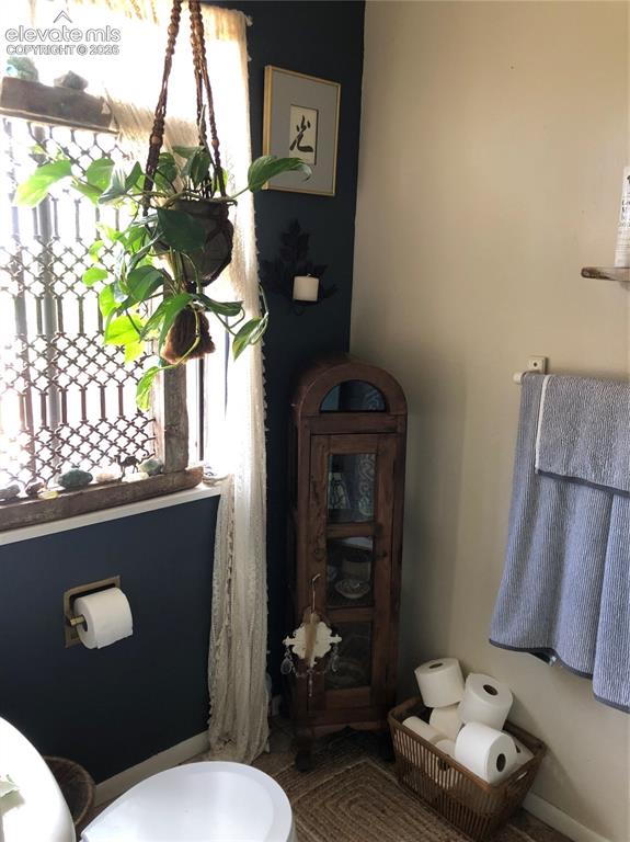 Image 19 of 25: Bathroom