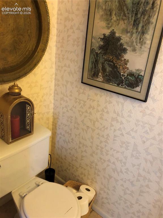 Image 20 of 25: Bathroom