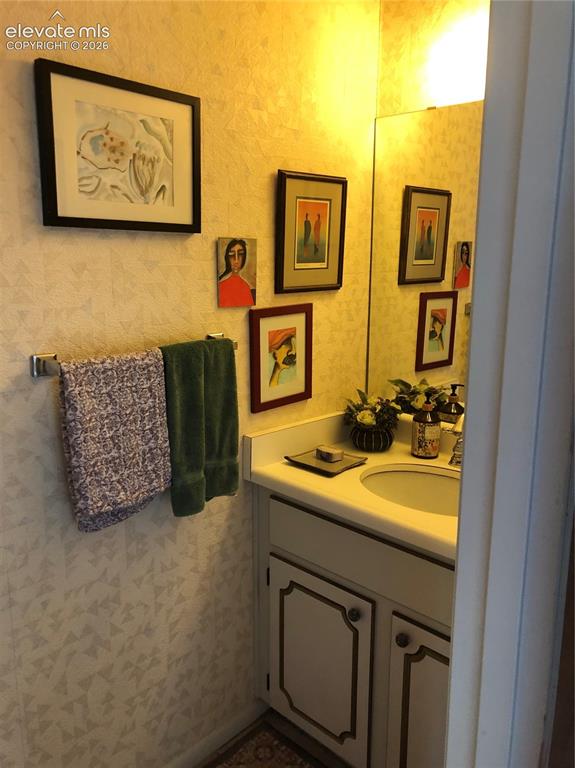 Image 21 of 25: Bathroom