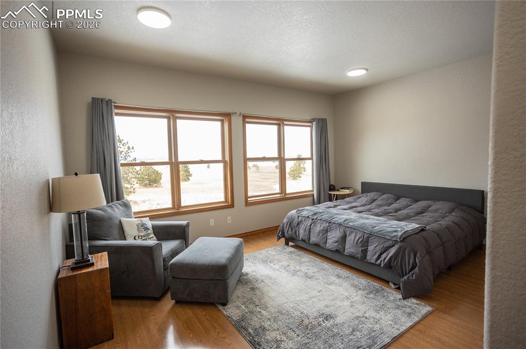 Image 16 of 41: Bedroom