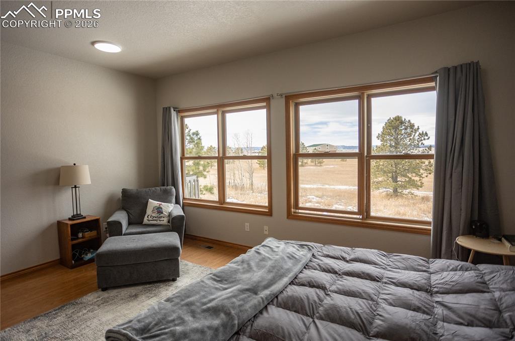 Image 17 of 41: Bedroom