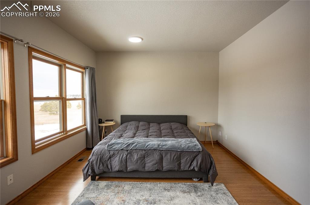 Image 18 of 41: Bedroom