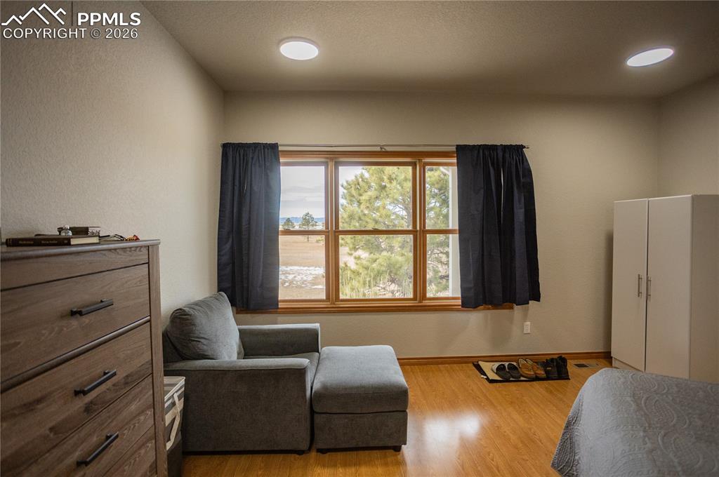 Image 23 of 41: Bedroom