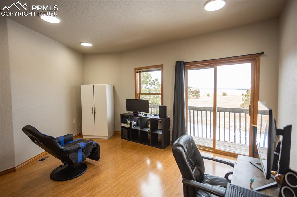 Image 24 of 41: Bedroom