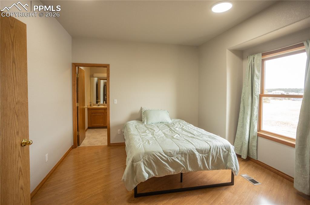 Image 26 of 41: Bedroom