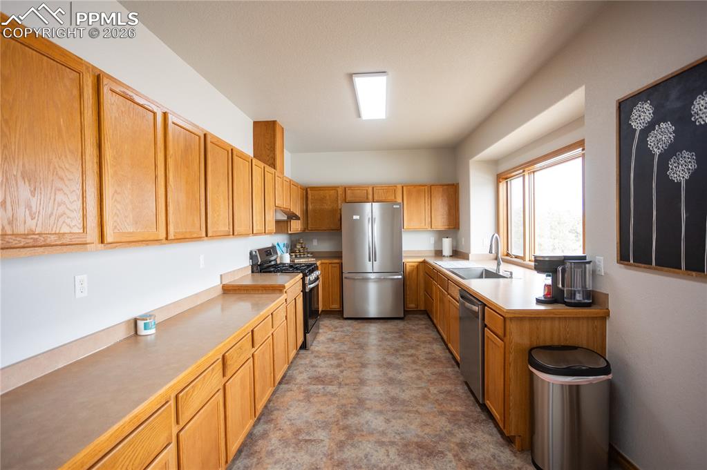 Image 9 of 41: Kitchen