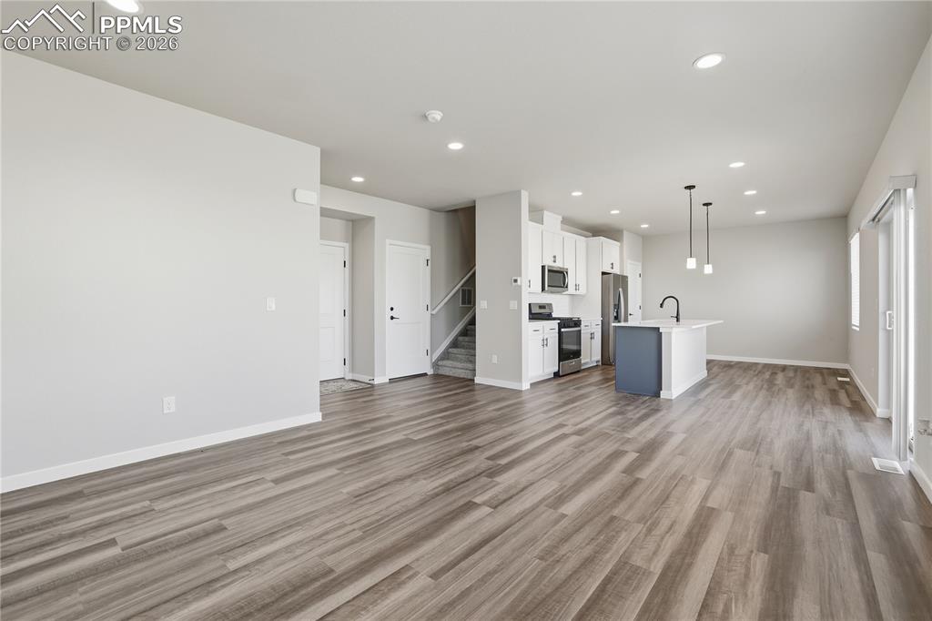 Image 4 of 20: Living Room