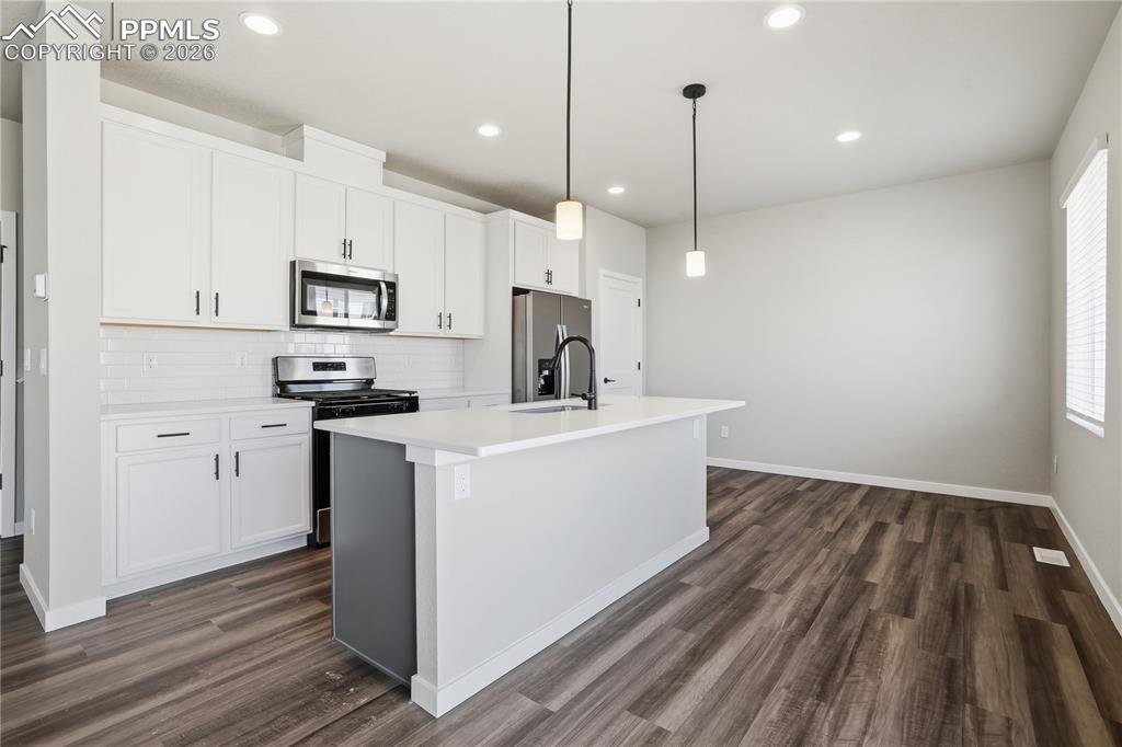 Image 6 of 20: Kitchen