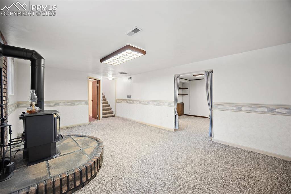 Image 26 of 48: Living Room