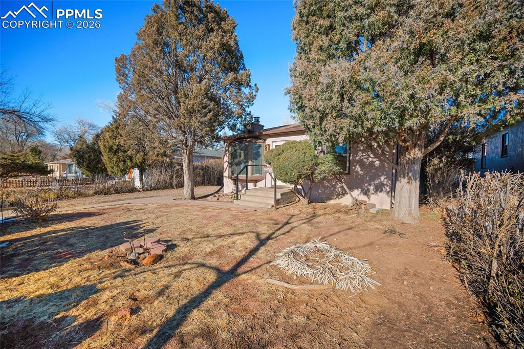 Image 46 of 48: Yard