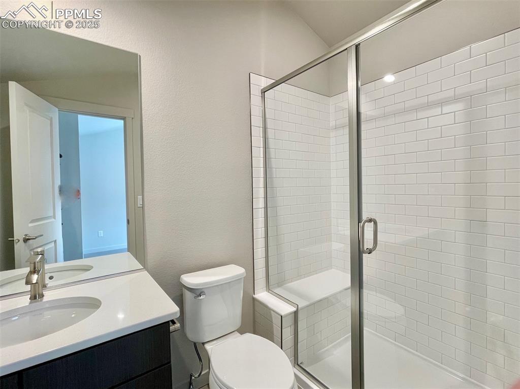 Image 13 of 24: Bathroom