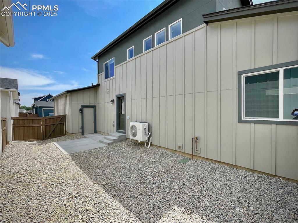 Image 15 of 24: Back of Structure