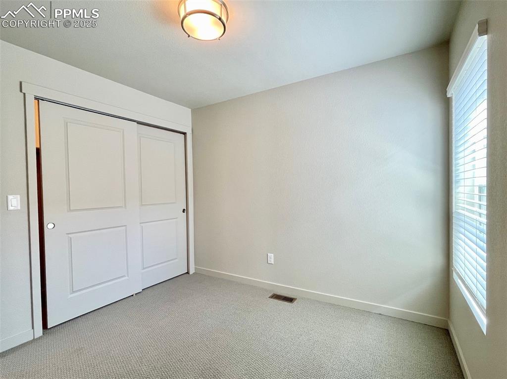 Image 18 of 24: Bedroom