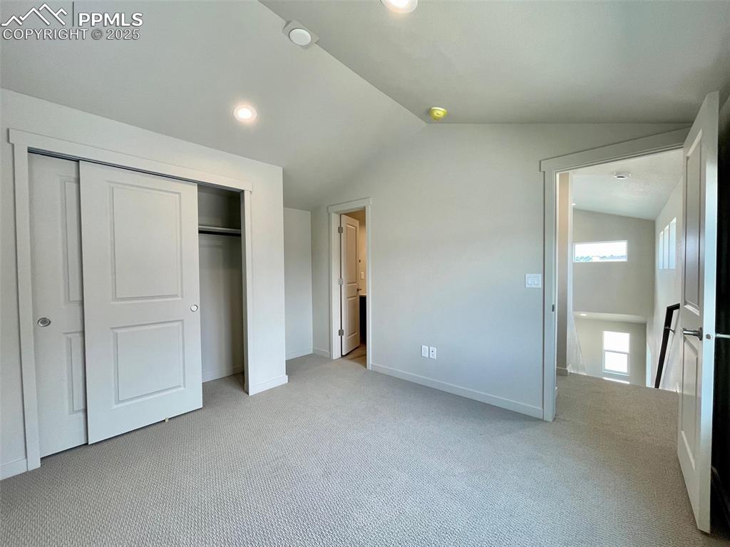 Image 19 of 24: Bedroom