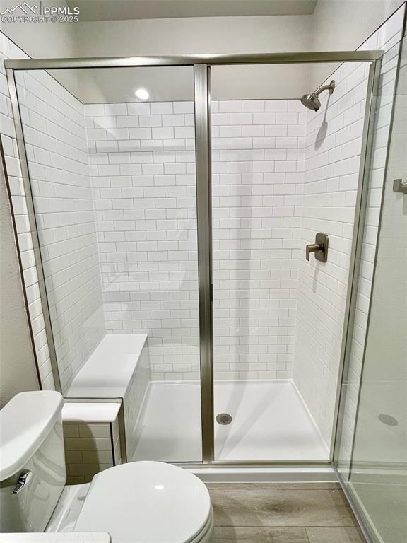 Image 22 of 24: Bathroom