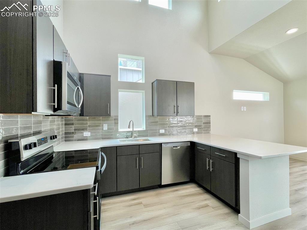 Image 5 of 24: Kitchen