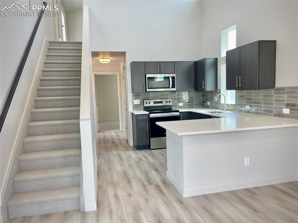 Image 6 of 24: Kitchen