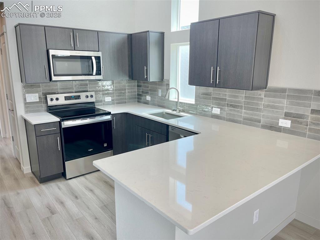 Image 8 of 24: Kitchen