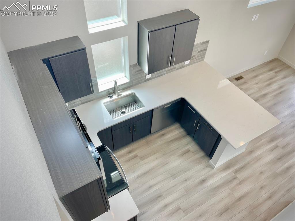 Image 9 of 24: Kitchen