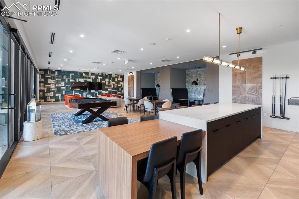 Image 15 of 18: Kitchen