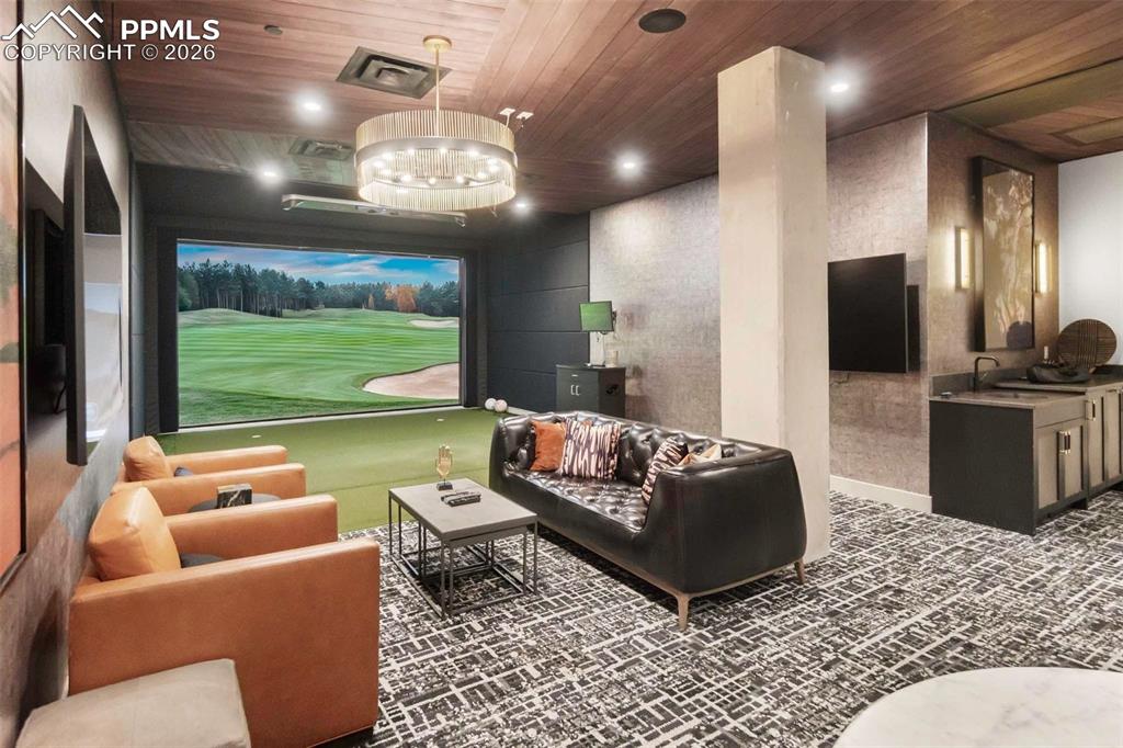 Image 16 of 18: Lobby