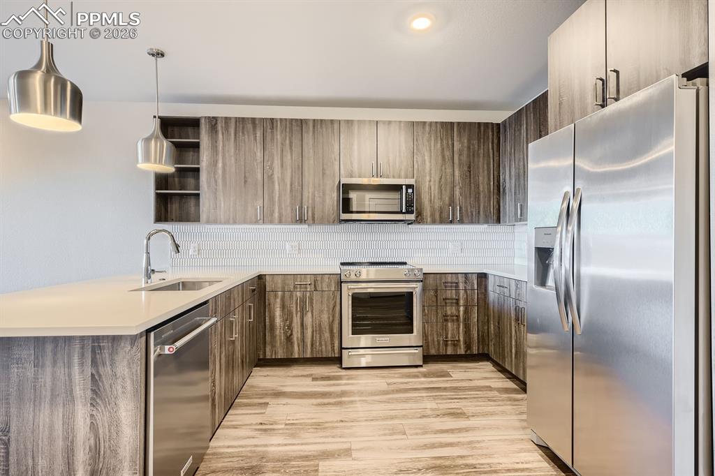 Image 5 of 18: Kitchen