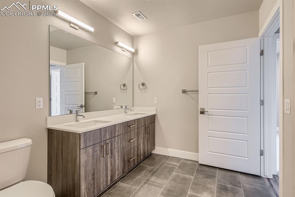 Image 8 of 18: Bathroom