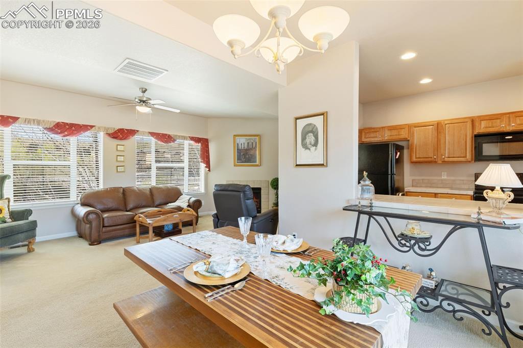 Image 14 of 36: Dining Area