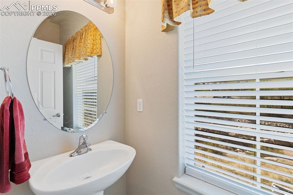 Image 20 of 36: Bathroom