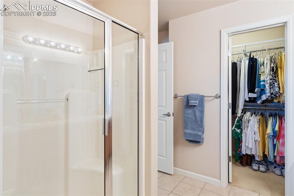 Image 26 of 36: Bathroom