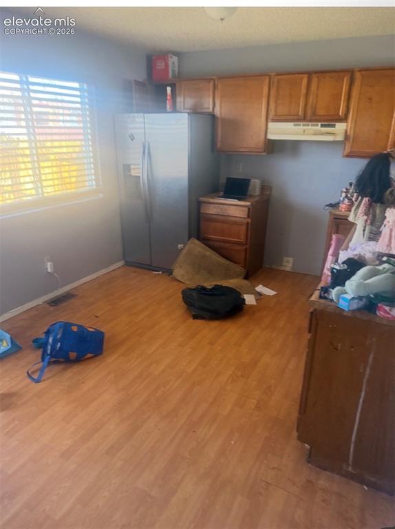 Image 4 of 7: Kitchen