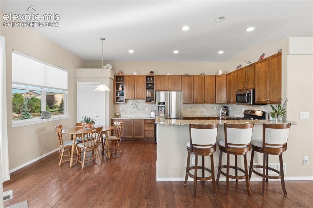 Image 17 of 49: Kitchen