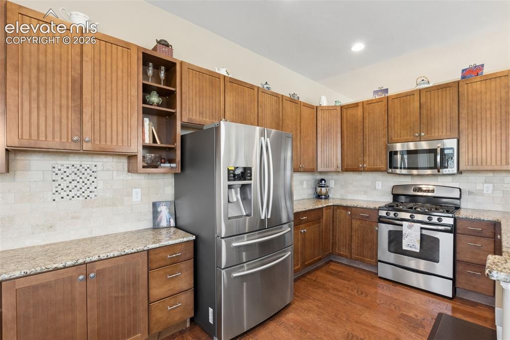 Image 19 of 49: Kitchen