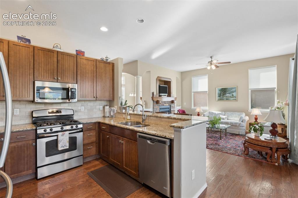 Image 20 of 49: Kitchen