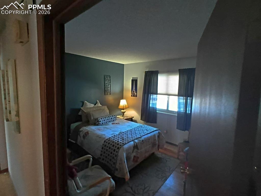 Image 11 of 22: Bedroom