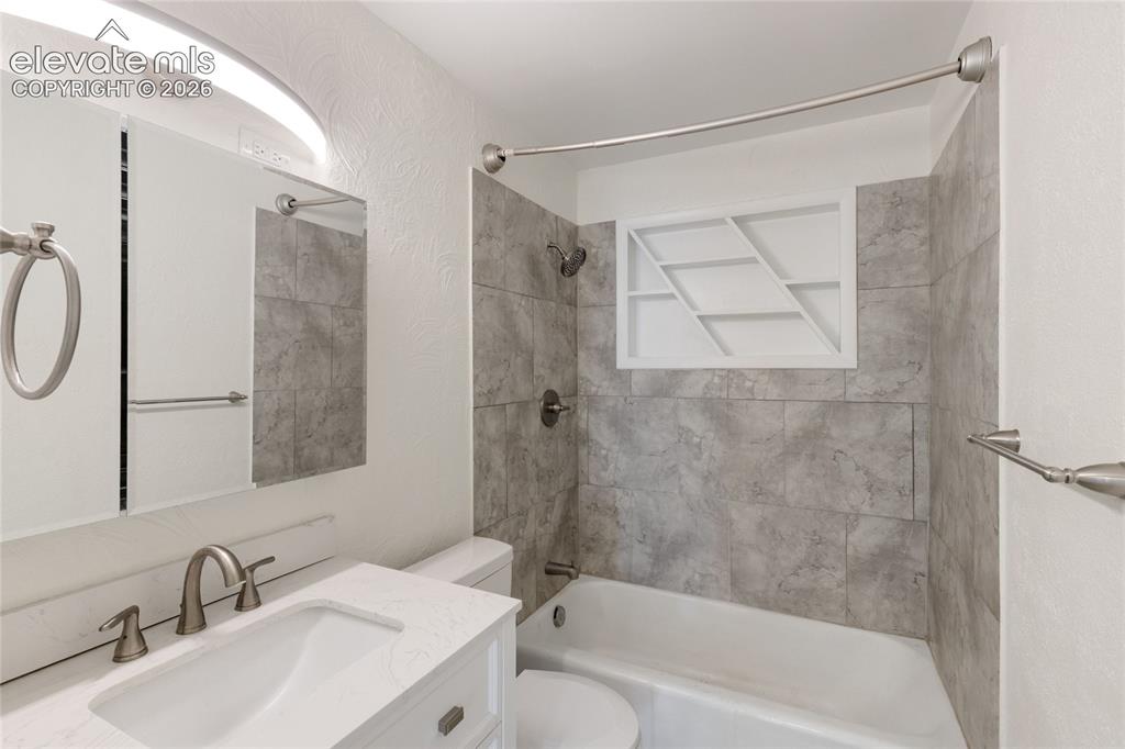 Image 16 of 39: Bathroom