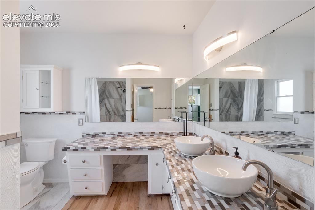 Image 32 of 39: Master Bathroom