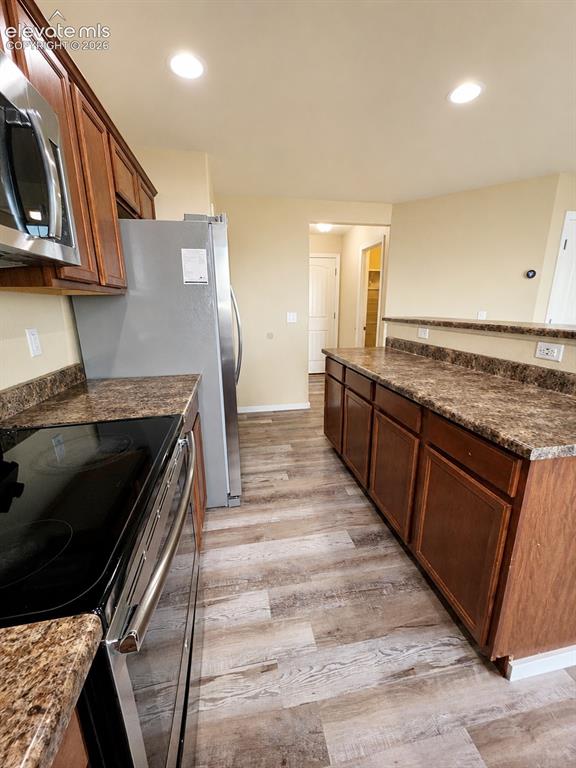 Image 10 of 35: Kitchen