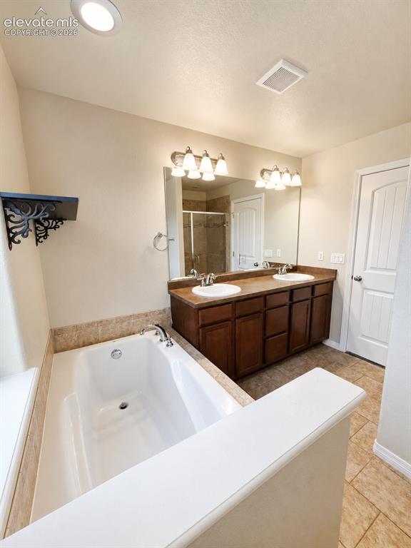 Image 18 of 35: Master Bathroom
