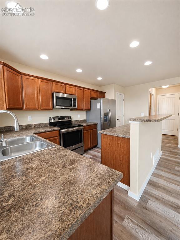 Image 8 of 35: Kitchen