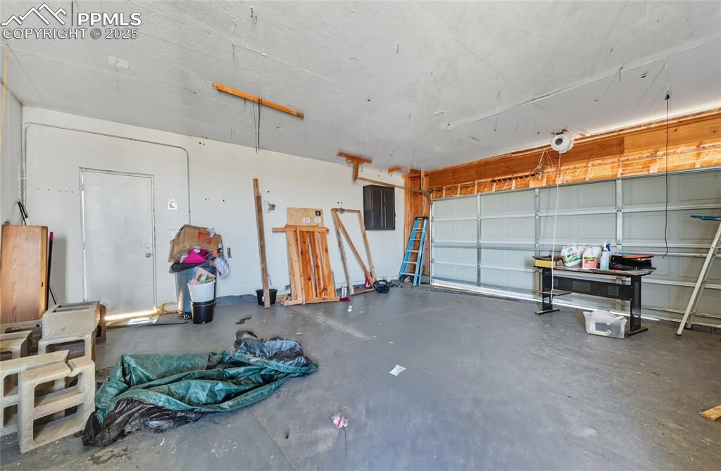 Image 10 of 28: View of garage