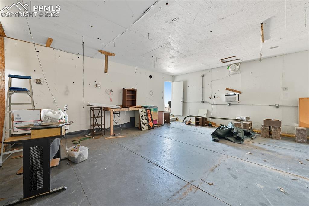 Image 11 of 28: View of garage