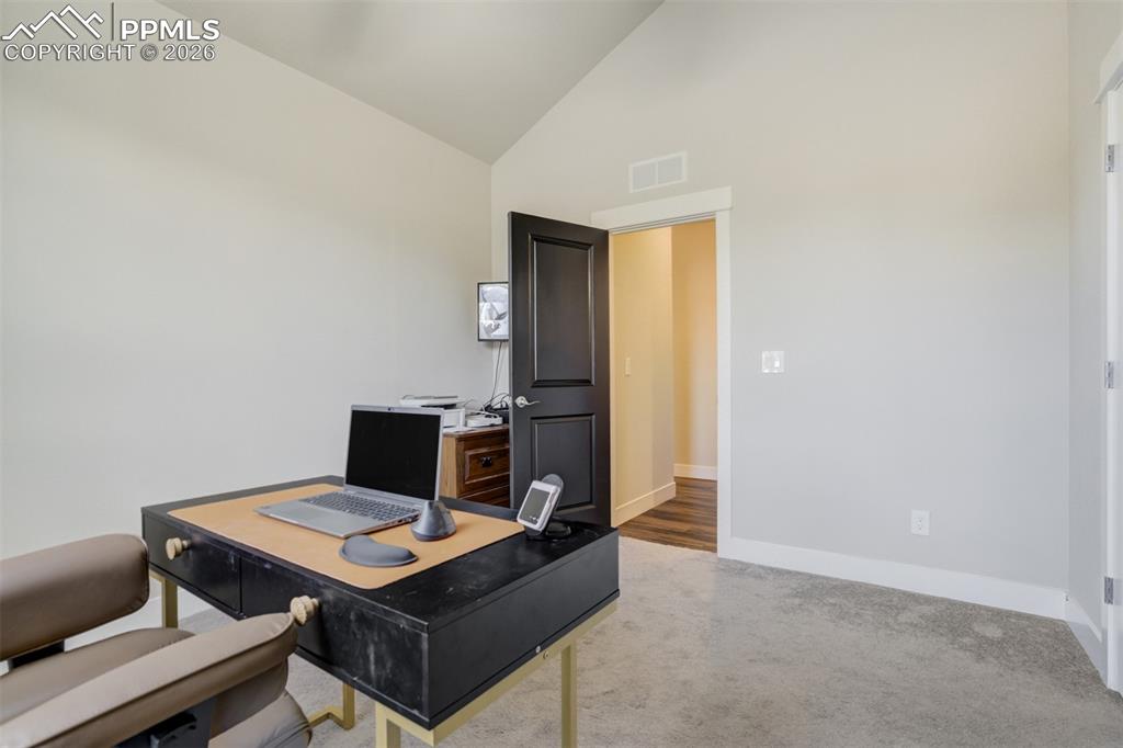 Image 18 of 48: Office