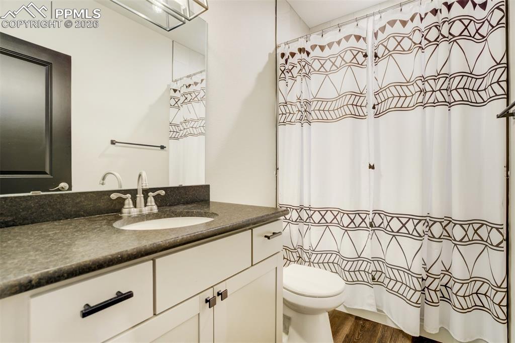 Image 27 of 48: Bathroom